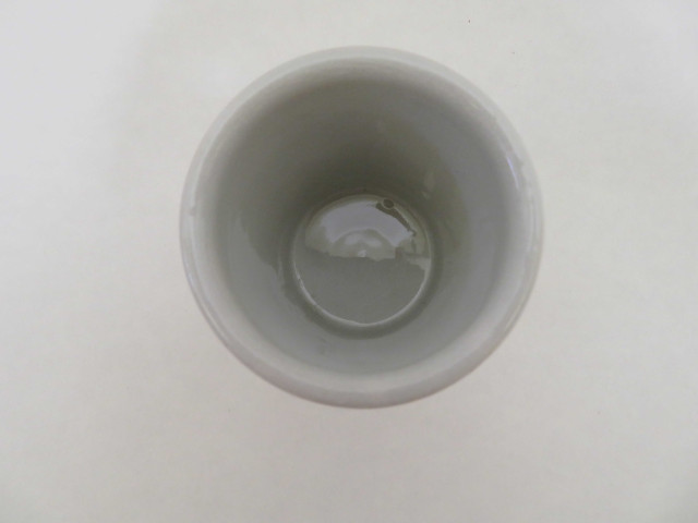 Série de 15 petits pots à onguent en porcelaine ou en faïence (Fin XIXe siècle).