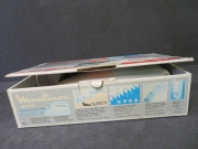 Couteau électrique avec variateur de vitesse, type 860, code 210, (plastique, métal), bitension, 4 pièces 2 lames, support mural, Alençon Moulinex, don de l'association Moulinex Jean Mantelet.