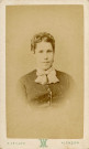 Portrait d'une femme, studio, photographie noir et blanc, tirage albuminé, Alphonse Veillon, [1873-1878], acquisition 2022 .