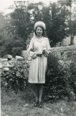 Charlette Féron (1938) : photographie noir et blanc, 6 x 8.8, DR (collection particulière Maryvonne Thoréton, AMA, 2018).