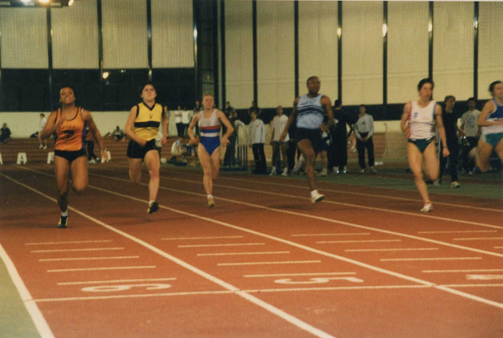 Championnats d'athlétisme, meeting de Indoor, , photographie couleur, phot. Claude Varnier collection particulière Thierry Varnier, 2024, AMA.