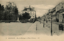 Alençon (Orne), Rue de Bretagne et Place d'Armes, carte postale ancienne noir et blanc n°4, édition Léon et Lévy (Paris), marque LL., et Neurdin réunis, Paris, sd, (14x9), AMA.