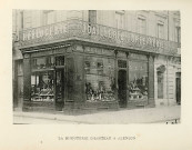 La bijouterie horlogerie Joaillerie orfèvrerie Chanteau située à l'angle 2 Grande Rue et 1 rue du Cours, phototypie noir et blanc (Henri Desforges) [1902].