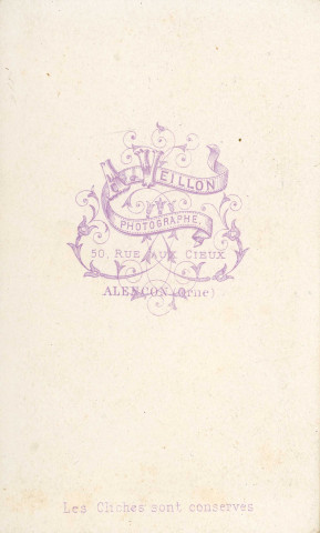 Portrait d'un homme, studio, photographie noir et blanc, tirage albuminé, Alphonse Veillon, [1867-1873], acquisition 2022 .