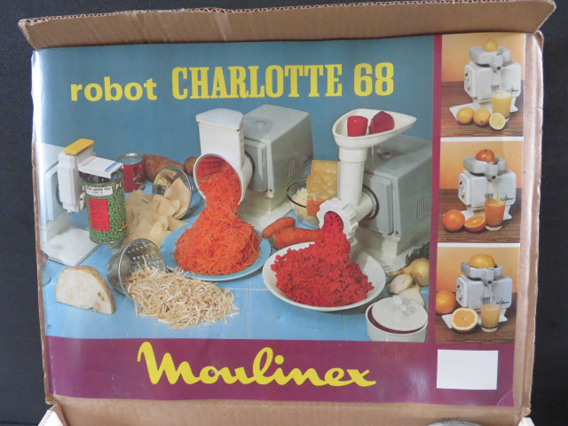 Robot Charlotte 68, sans moteur, avec carton, type RL1A avec carton, 14 pièces (plastique, métal), (don de l'association Moulinex Jean Mantelet), AMA