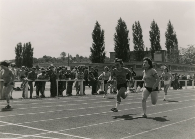 Claire Varnier (à droite), photographie noir et blanc, phot. Claude Varnier collection particulière Thierry Varnier, 2024, AMA.