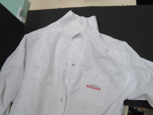 Blouse de travail Moulinex blanche (coton), Alençon Moulinex, don de l'association Moulinex Jean Mantelet.