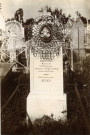Alençon, tombeau de Marie Louise Marchand veuve Renaudin, décédée le 31 mars 1894 (1895), photographie noir et blanc.