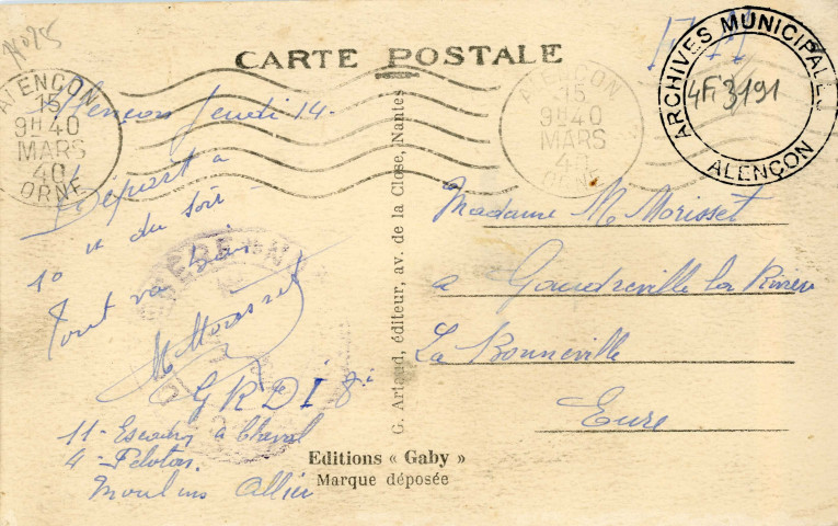 Alençon (Orne), "Souvenir d'Alençon, c'est pas que l'sac est lourd, mais il est encombrant !! Si vous voulez savoir pourquoi, regardez ce qu'il y a dedans !!", carte postale humoristique à système couleur n°9. Artaud, Nantes, (Date d'utilisation : 15 mars 1940 ), (14x9), AMA.