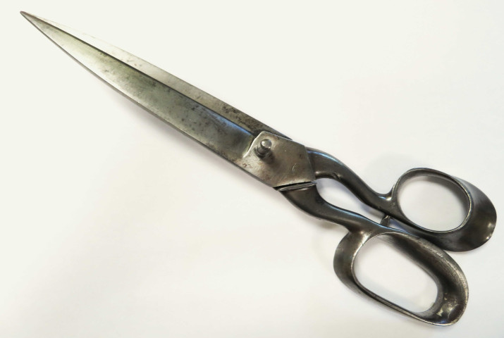 Ciseaux de tailleur de Charles Féron, collection privée de Maryvonne Thoréton : photographie couleur, Toulouze Marion, AMA