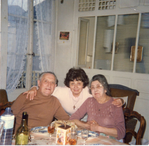 Suzanne Messager, Léon Messager, Huguette Messager : photographie noir et blanc, DR, 14.2 x 10 (avril 1987) (collection particulière Maryvonne Thoréton, AMA, 2018.)