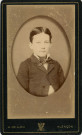 Portrait de jeune garçon (médaillon), studio, photographie noir et blanc, tirage albuminé, Alphonse Veillon, [1878-1905], acquisition 2022 .
