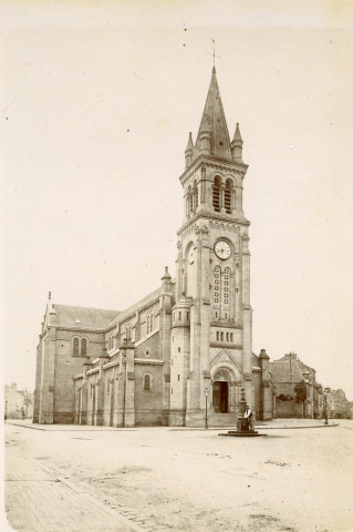 Alençon, l'église Saint Pierre de Montsort (1894), photographie noir et blanc.
