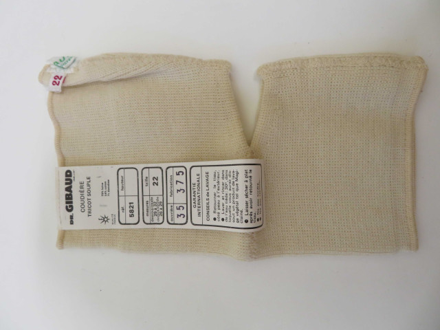 Coudière tricot souple, taille 22, (Gibaud) conditionnement plastique (14cm x 12.5cm x1.5cm) (1950 - 1980).