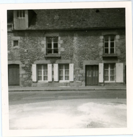 Maisons 47-51 rue Cazault, photographie noir et blanc, 8.8 x 8.8, Maryvonne Thoréton (1971).