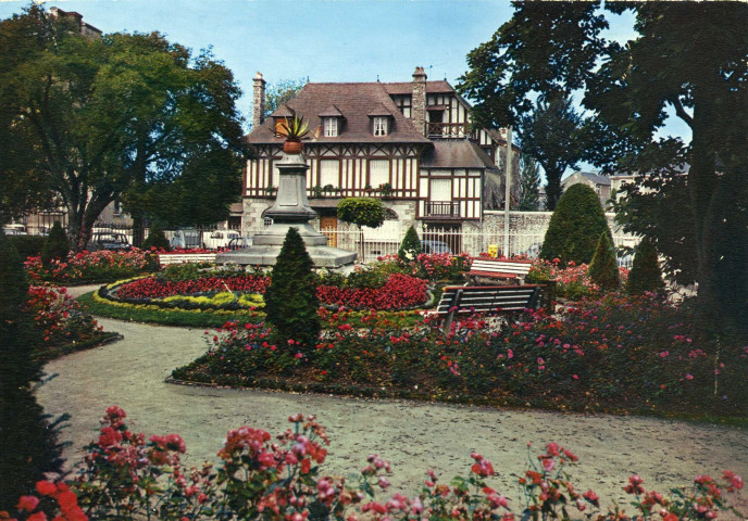 la Sicotière, place de l'Hôtel de Ville, carte postale semi-moderne couleur n°116, Artaud Frères éditeurs, sd, (14x9cm), AMA.