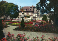 la Sicotière, place de l'Hôtel de Ville, carte postale semi-moderne couleur n°116, Artaud Frères éditeurs, sd, (14x9cm), AMA.