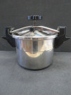 Cocotte minute 6l type ACX6B, (métal, plastique) (37.5x26x26),4 pièces, don de l'association Moulinex Jean Mantelet.