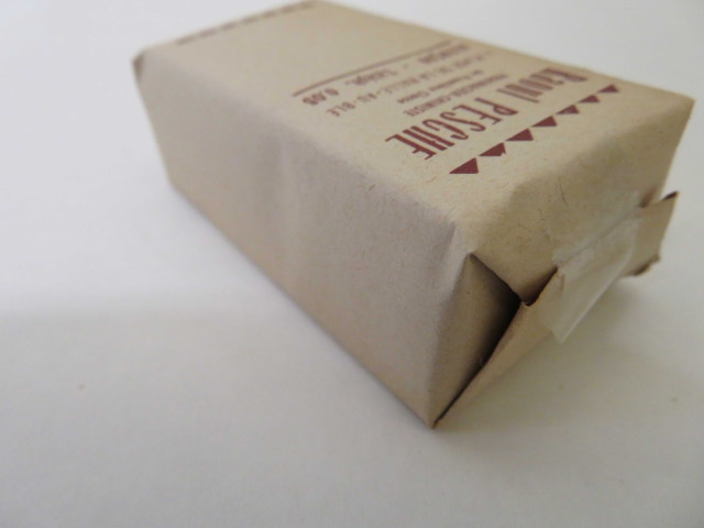 Boites pharmaceutiques rectangulaires de Raoul Pesche (couleur : beige-marron) (8cm x 4cm x 3cm) (1940-1950).