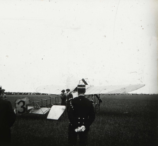 Alençon (Orne), fête d'aviation (juillet 1912), Sadi Lecointe sur monoplan Blériot sur le champ de manœuvres, DR, AMA.