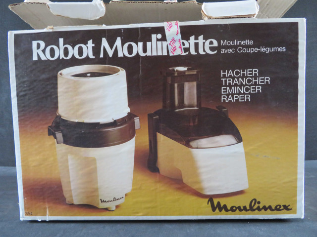 "Moulinette" Kombi-Set, type 320, code : 2.03 avec carton (plastique Métal), Moulinex, 9 pièces, don de l'association Moulinex Jean Mantelet.