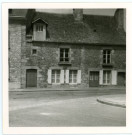 Maisons 47-51 au croisement de la rue Cazault et la rue Bourdon, photographie noir et blanc, 8.8 x 8.8, Maryvonne Thoréton (1971).