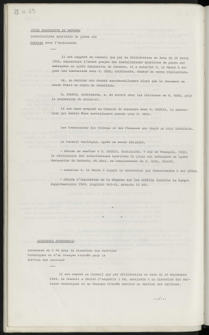 Lycée Marguerite de Navarre, installations sportives de plein air, contrat avec l'architecte. Assurance automobile, assurance de 2 R4 pour la direction des services techniques et d'un fourgon Citroën pour le service des cantines.