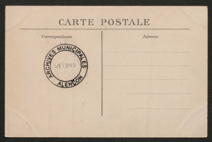 Alençon (Orne), La Place d'Armes, carte postale ancienne noir et blanc n°25, A.M.F. éditeur, sd, (14x9cm), AMA.