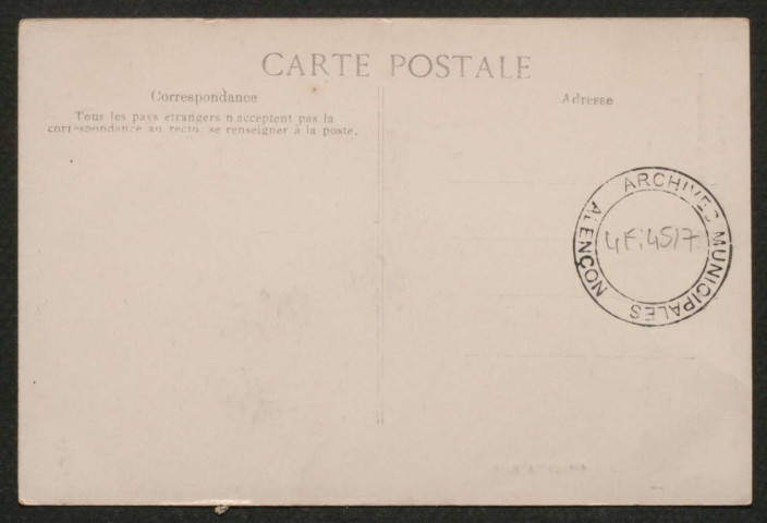 Alençon (Orne), Place du Palais, carte postale ancienne noir et blanc n°30, A.M.F éditeur, [date cliché : 1908], (date d'utilisation : 1911), (14x9), AMA, 2 exmplaires.