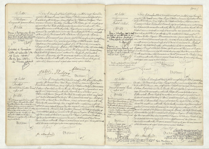 Acte de naissance de PHILIPPE Marguerite Yvonne Marie (16 juillet 1903),PERILLAT Fernand Jules Gustave Vincent (19 juillet 1903),LECONTE Robert Albert (21 juillet 1903),LEFAIT Yvonne Germaine Renée (23 juillet 1903).