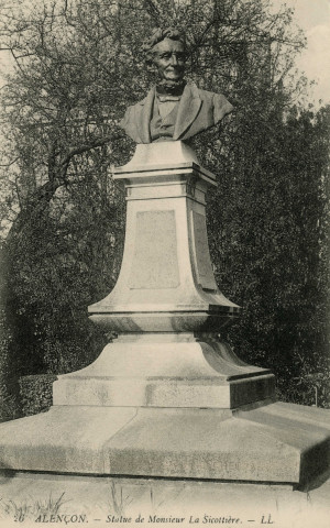 Alençon (Orne), Statue de Monsieur Léon de la Sicotière, carte postale ancienne noir et blanc n°26, édition Léon et Lévy (Paris), marque LL., édition M. R. [date cliché : environ 1910] (date d'utilisation : 19 janvier 1919), (14x9), AMA