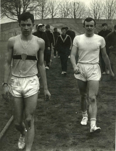 Boussard et Michel Montgermont, stade Jacques Fould, photographie noir et blanc, phot. Claude Varnier collection particulière Thierry Varnier, 2024, AMA.