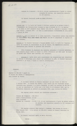Finances, emprunt de 140 000 F auprès de la caisse d'aide à l'équipement des collectivités locales pour l'éclairage public tranche 1967. Finances, emprunt de 406 420 F auprès de la caisse des dépôts et consignations pour travaux de voirie.