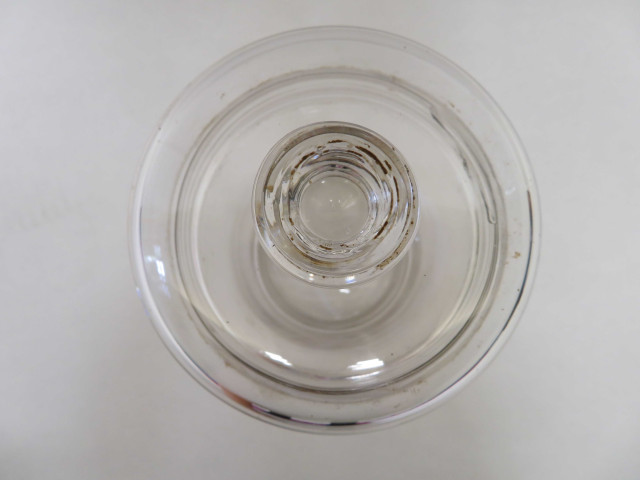 Série de 6 accessoires de laboratoire de pharmacie en verre (XXe siècle).