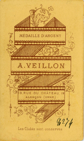 Portrait de jeune fille (médaillon), studio, photographie noir et blanc, tirage albuminé, Alphonse Veillon, [1878-1905], acquisition 2022 .