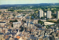 Alençon (Orne), vue générale et église Notre-Dame, carte postale ancienne noir et blanc n°204, Artaud frères, éditeur, Nantes-Carquefou, (Date d'utilisation : 23 mai 1977), (15x10,5), AMA, 2 exemplaires.