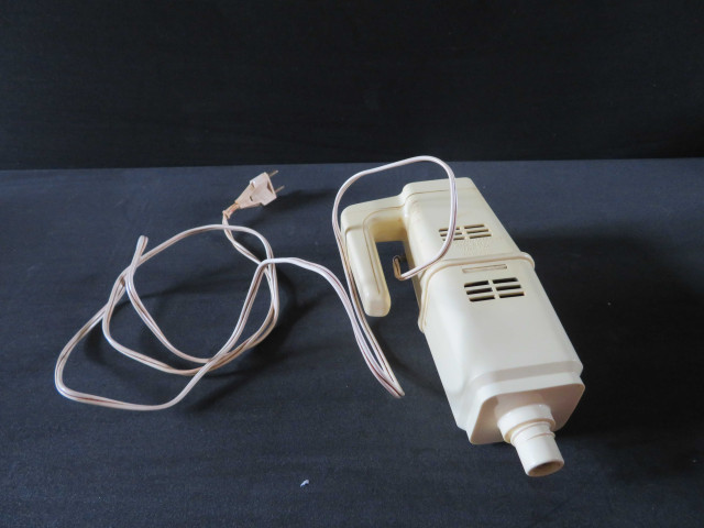 Turbomix, mixeur électrique, batteur (1965), 8 pièces, (plastique, métal), (don de l'association Moulinex Jean Mantelet), AMA