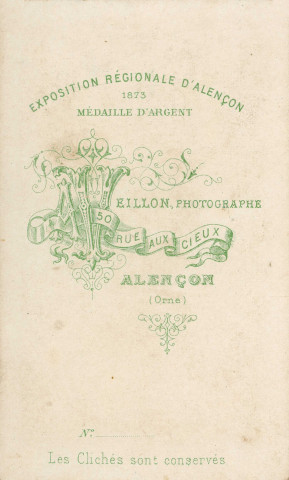 Portrait d'une femme, studio, photographie noir et blanc, tirage albuminé, Alphonse Veillon, [1873-1878], acquisition 2022 .