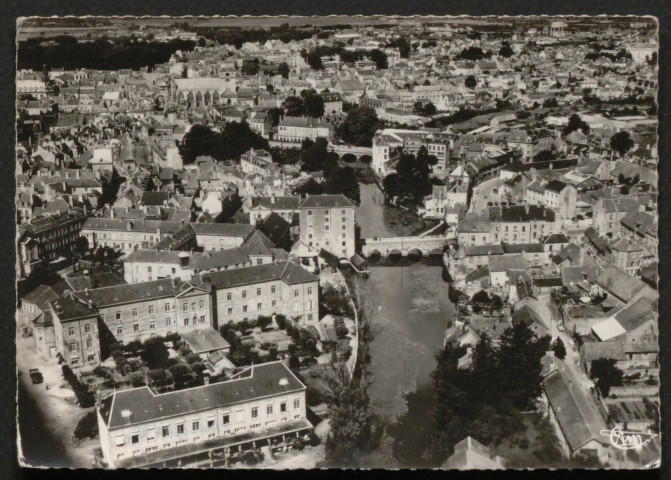 Alençon (Orne), vue générale aérienne, carte semi-moderne n°6561A, éditions aériennes Combier IMP Mâcon, date d'utilisation (12 juillet 1960),