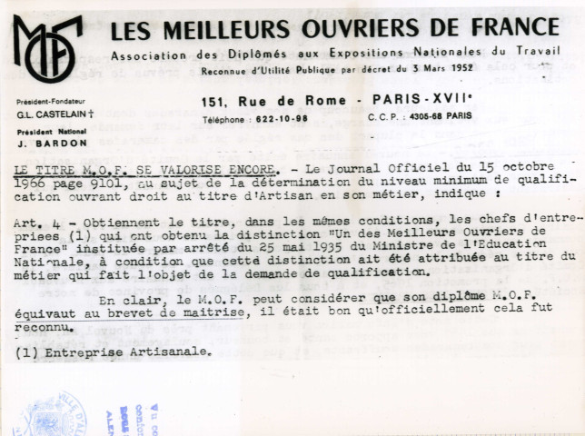 École dentellière de Point d'Alençon, personnel, GUIMARD DELAUNEY Fernande Elise Ernestine Amanda (1925), professeur dentelle broderie : curriculum vitae, extrait acte de naissance, titre "Meilleur Ouvrier de France", attestations, emploi du temps.