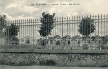 Alençon (Orne), quartier Valazé (14e Hussards), caserne, les écuries, carte postale ancienne noir et blanc n°22, édition Jeanne, I.P.M Baroud, Paris, date d'urilisation : 12 juillet 1913), (14x9), AMA.