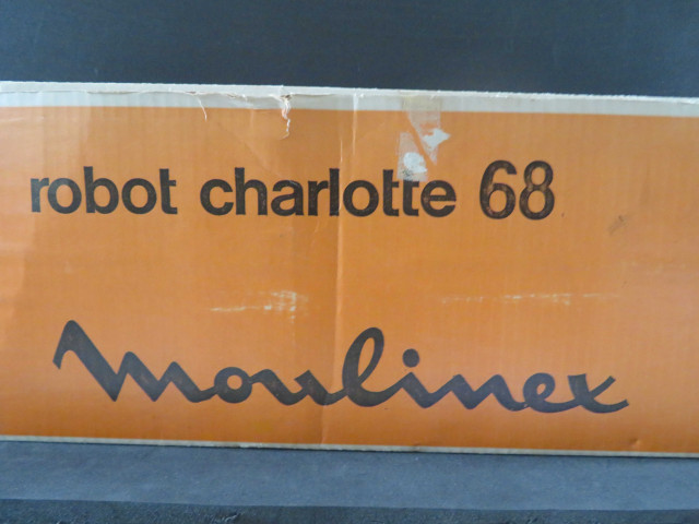 Robot Charlotte 68, sans moteur, avec carton, type RL1A avec carton, 14 pièces (plastique, métal), (don de l'association Moulinex Jean Mantelet), AMA