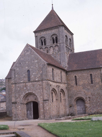 Domfront, église Notre-Dame-sur-l'Eau : ektachrome, Philippe Giraud (juin 1979).