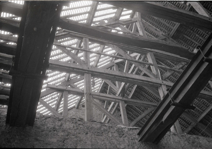 Démolition du grenier à sel, place du Plénître : films négatifs monochrome.