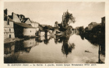 Alençon (Orne), la Sarthe, à gauche maison époque renaissance XVIIe siècle, carte postale ancienne noir et blanc n°22, édition J. Nozais, Nantes, sd, (14x9), AMA.