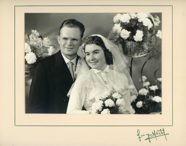 Mariage de Liliane Lhermenier (fille de Madelaine) et de H. Bauhou (8 novembre 1958), photographie noir et blanc, Georges Moitet, ( cm x cm), acquisition 2025, AMA;