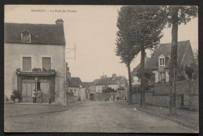 Damigny (Orne), Le pont du Fresne, carte postale ancienne noir et blanc, Vve Basire, édit, (date d'utilisation : 04 avril 1915), acquisition 2021, AMA.