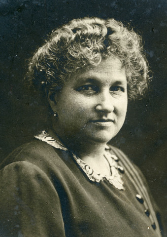 Portrait de femme médaillon (1919), photographie noir et blanc, G.Lemée Place de Lancrel Alençon, (cm x cm), acquisition 2025, AMA