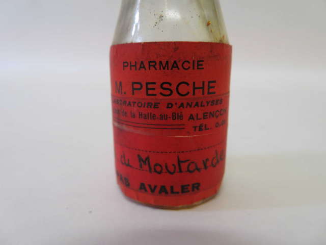 Flacons et bouteilles d'essences fines sans mélanges pour parfums et liqueurs.