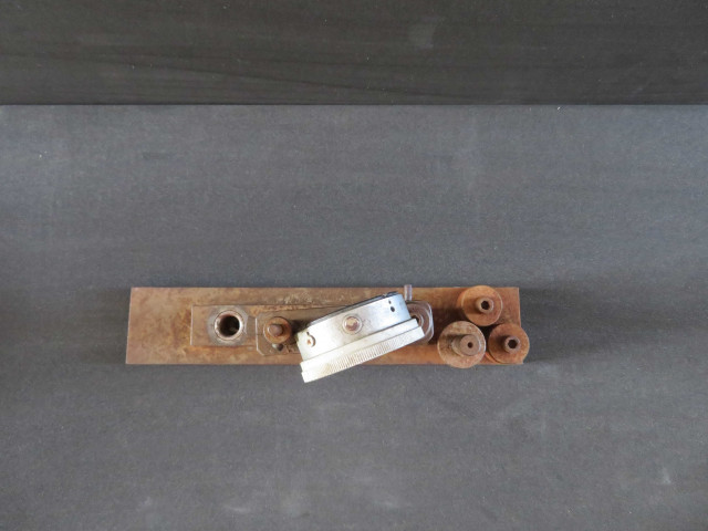 Outillage, micromètre, ancien Instrument de mesure Mitutoyo N° 2046-08 shock Proof (MO06890) (métal), (don de l'association Moulinex Jean Mantelet), AMA